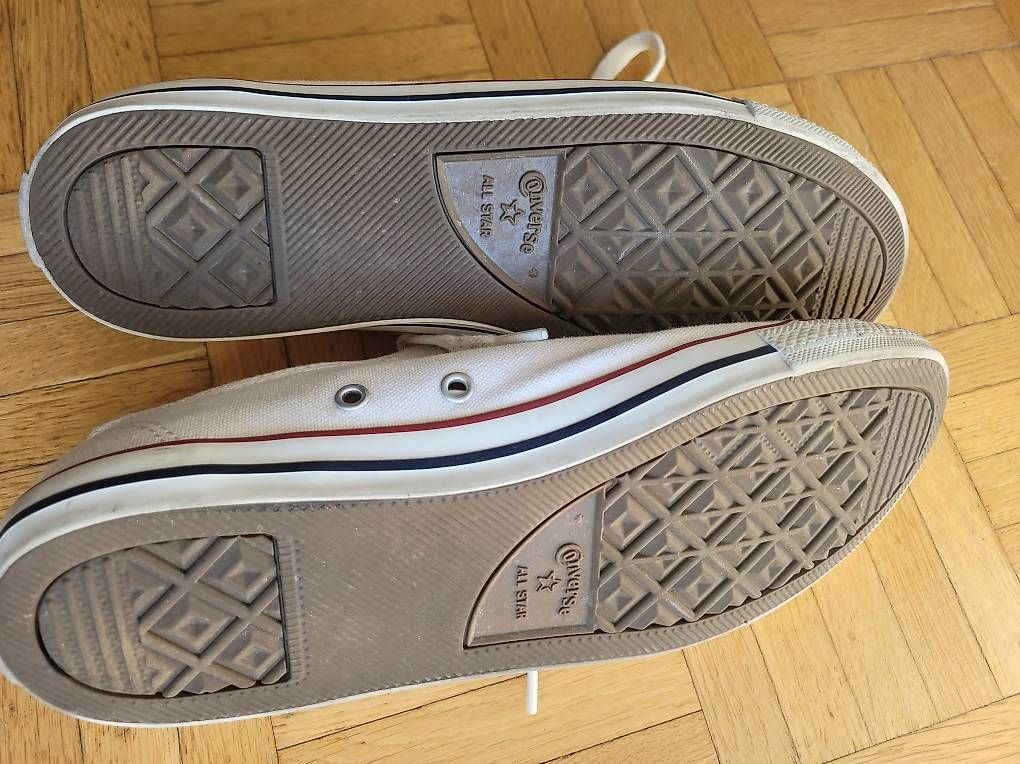 Converse Damenschuhe: Converse weiss gr.39 – Gebraucht aus Pfäffikon SZ von Mrs.Moneypenny 1