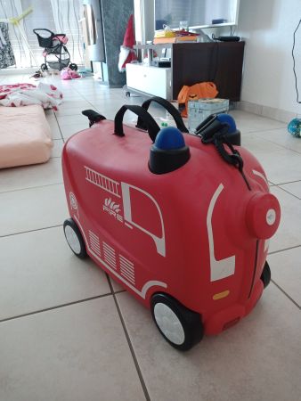 Kinderkoffer Feuerwehrauto rot guter Zustand