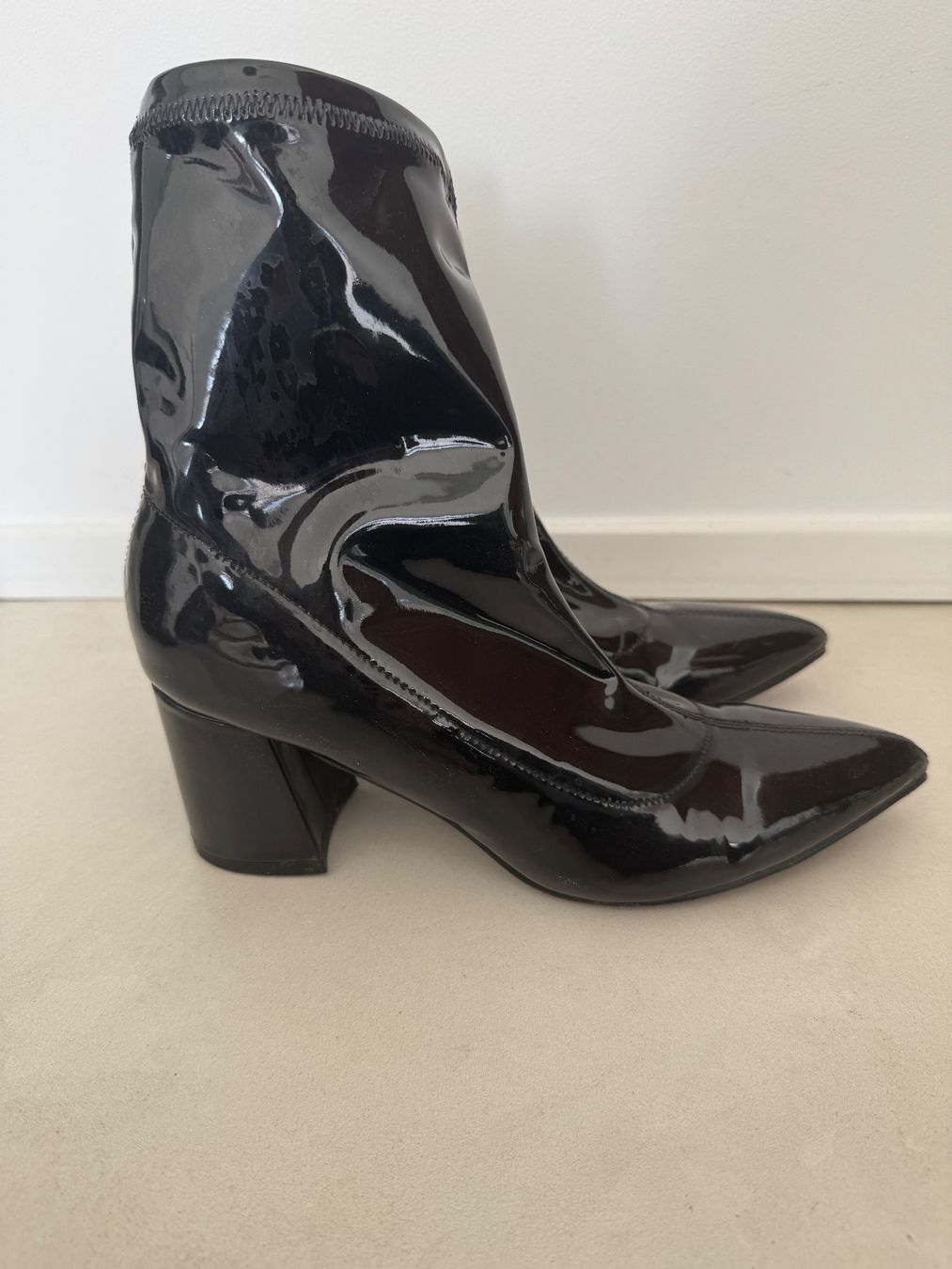 Scarpe da donna: Jolies bottines vernies stretch – Usato da giffers venduto da sev_c9x9