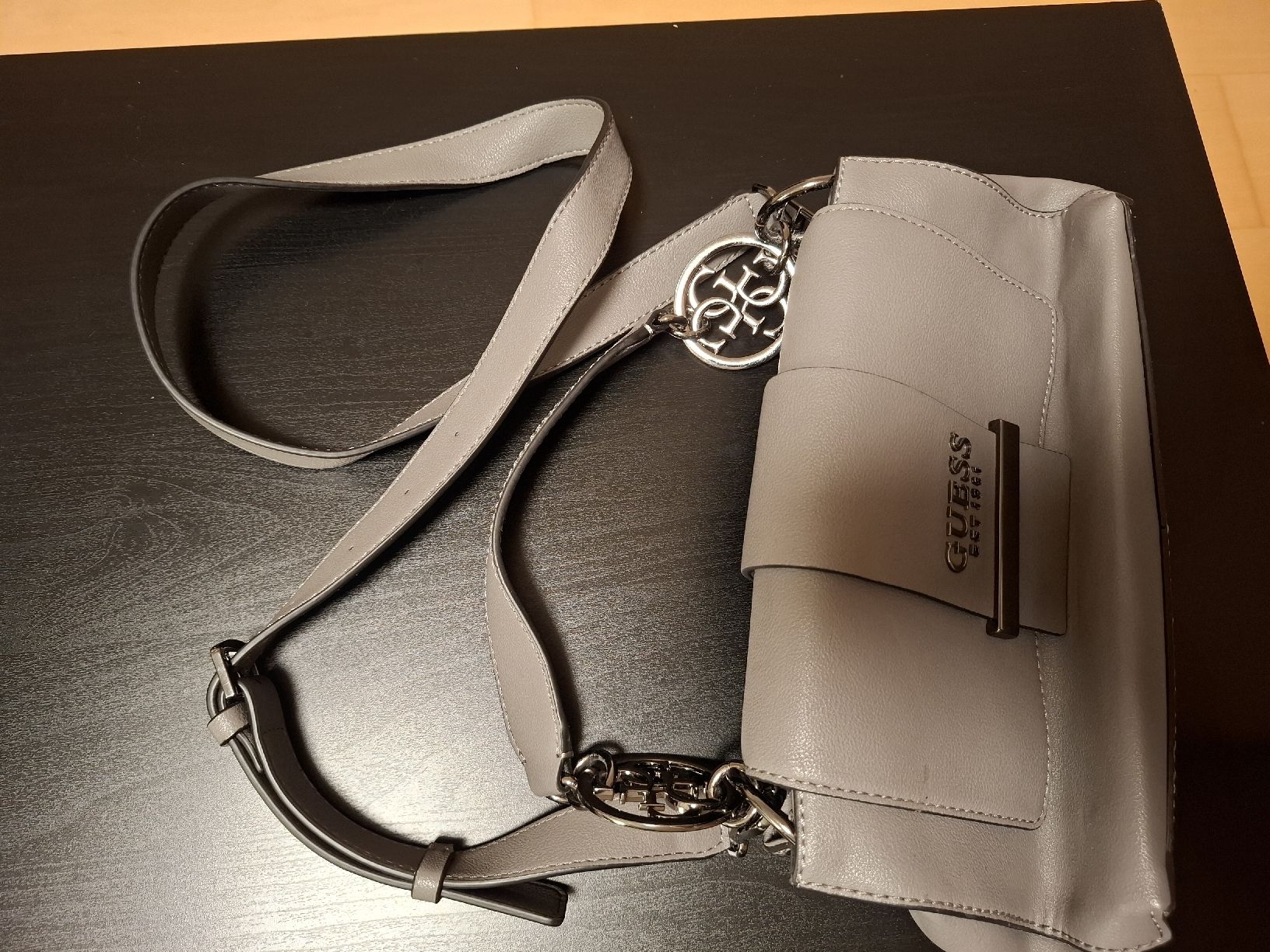 Guess Borse da donna: GUESS Handtasche grau - neuwertig – Nuovo (secondo la descrizione) da Lütisburg venduto da amerika123 3