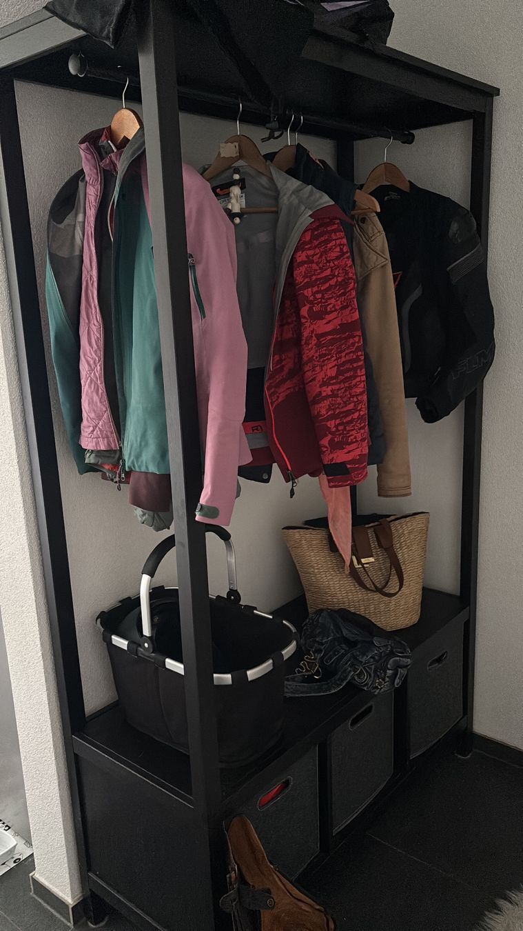 Ikea Guardaroba: Ikea-Garderobe zu verschenken – Usato da Lupfig venduto da mai_xln5