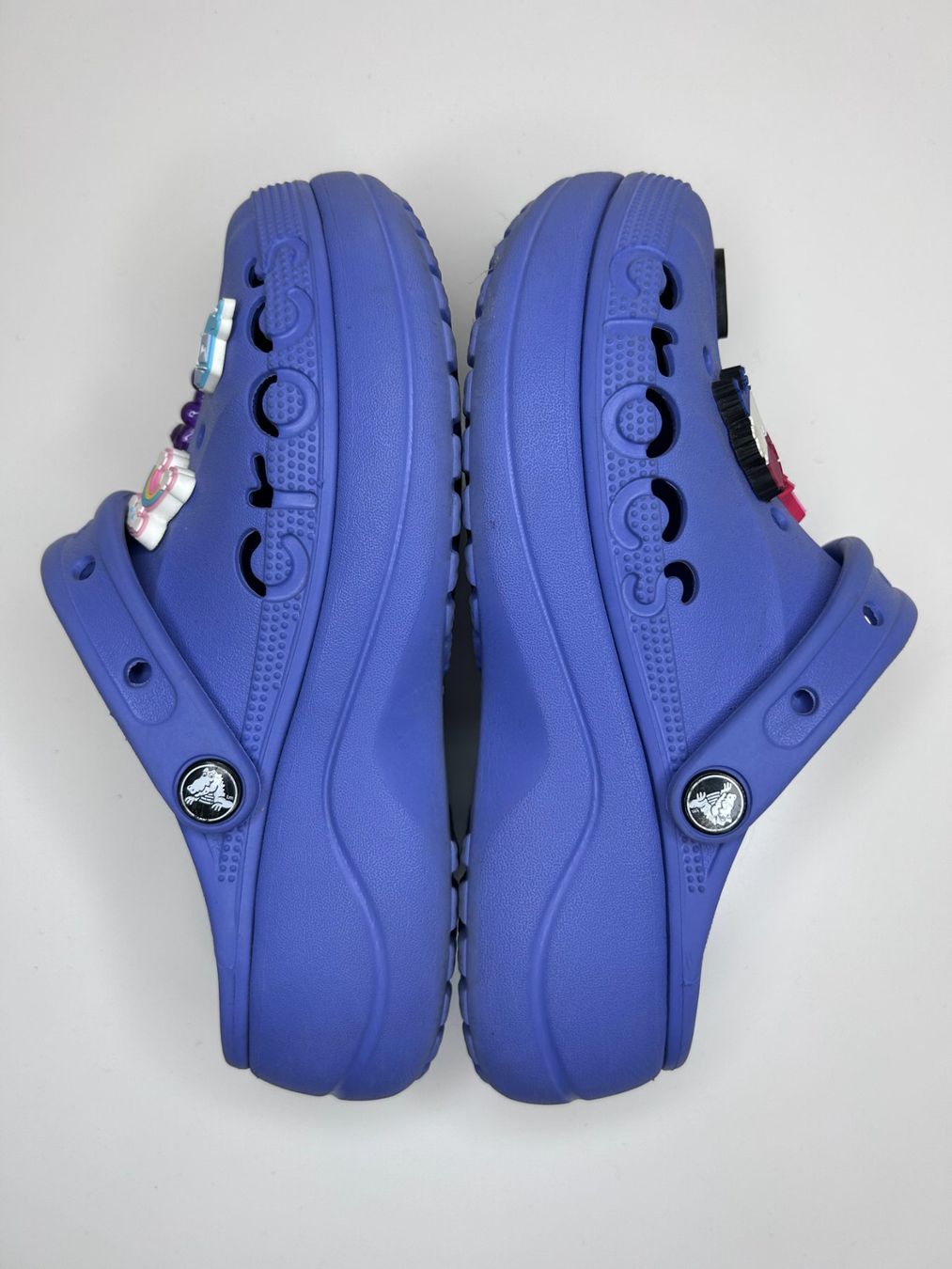 Crocs Scarpe da uomo: Platform Crocs with Jibbitz – Usato da St. Gallen venduto da look-twice 3