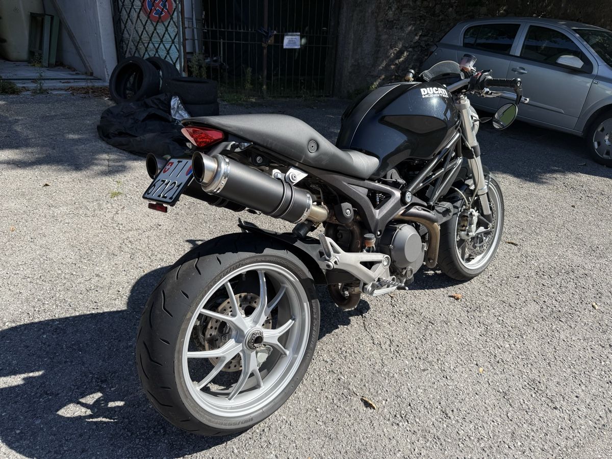 Ducati Strada: Ducati Monster 1100 – Usato da Lamone venduto da Gavazzini 1
