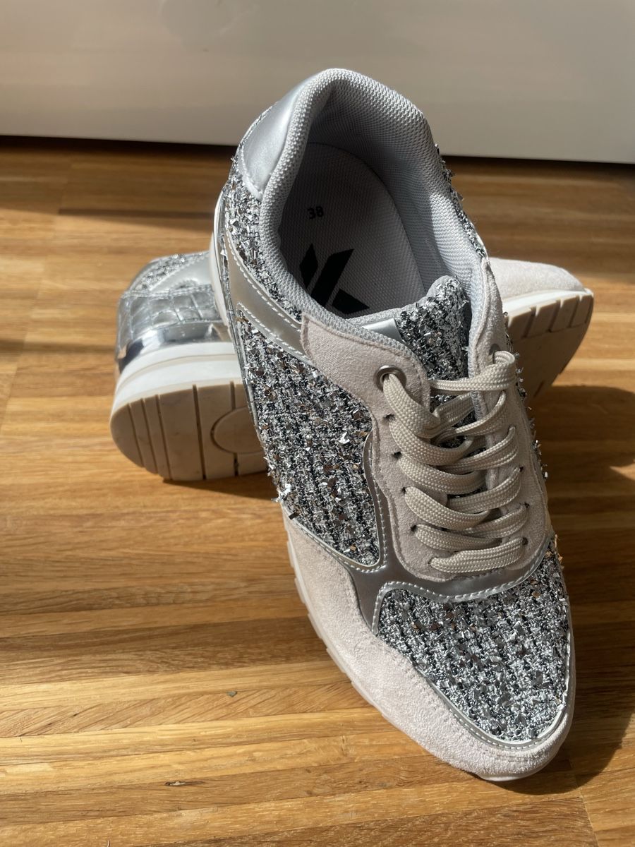 Scarpe da donna: Glitzer Sneaker, Grösse 38 – Nuovo (secondo la descrizione) da Winterthur venduto da ikr_2ljx 2