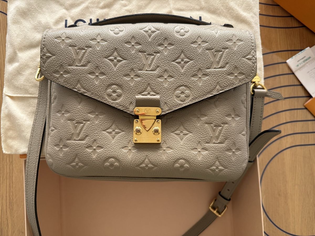 Louis Vuitton Sacs femmes: Louis Vuitton METIS Tourterelle mit Box – D'occasion à Zürich par S.N.K.R.Z 1