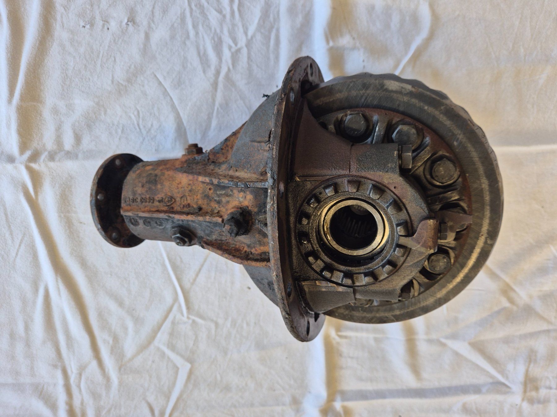 Opel Tutti pezzi di ricambio auto: Opel Blitz Differential,Hinterachsgetriebe – Usato da Bremgarten AG venduto da Osella5 4
