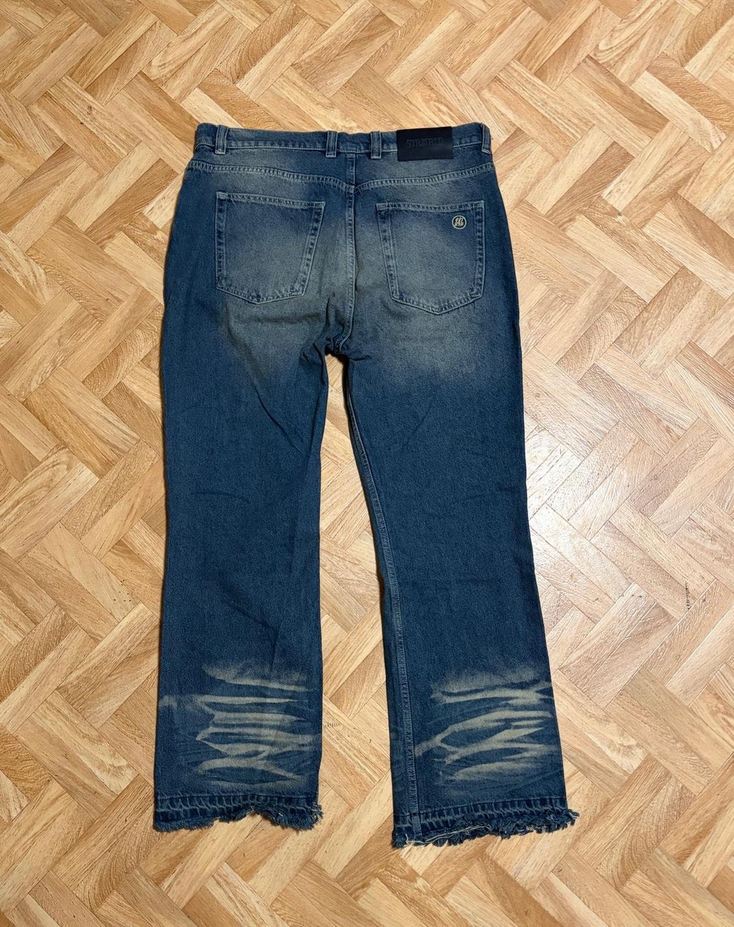 Jeans: STR4WRLD Tinted Denim Flared Jeans – Neu (gemäss Beschreibung) aus Aarau von 5kann 1