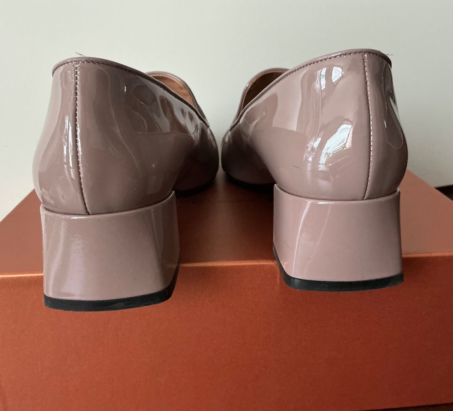Fratelli Rossetti Scarpe da donna: Fratelli Rossetti beige pumps 39.5 – Nuovo e nell'imballaggio originale da Basel venduto da 18Inspiration 2
