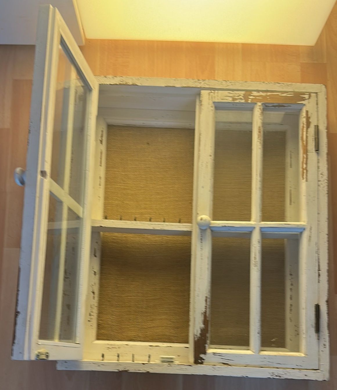 Tutte le decorazioni: Wandschrank mit Glas Türe Dekor. – Usato da Bützberg venduto da Chisco 2