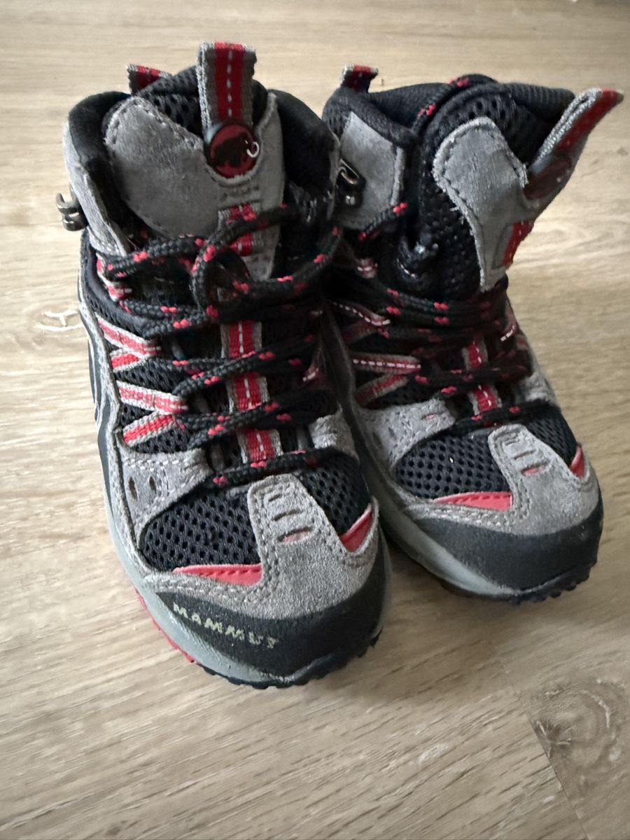 Mammut Scarpe da uomo: Wanderschuhe Mamut, Goretex, Gr. 27 – Usato da Dübendorf venduto da Ilsaporedelviaggio 1