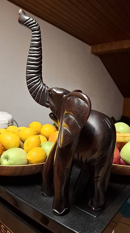 Statuette: Elephant en bois d'Afrique  – Usato da Noréaz venduto da san_f77y 2