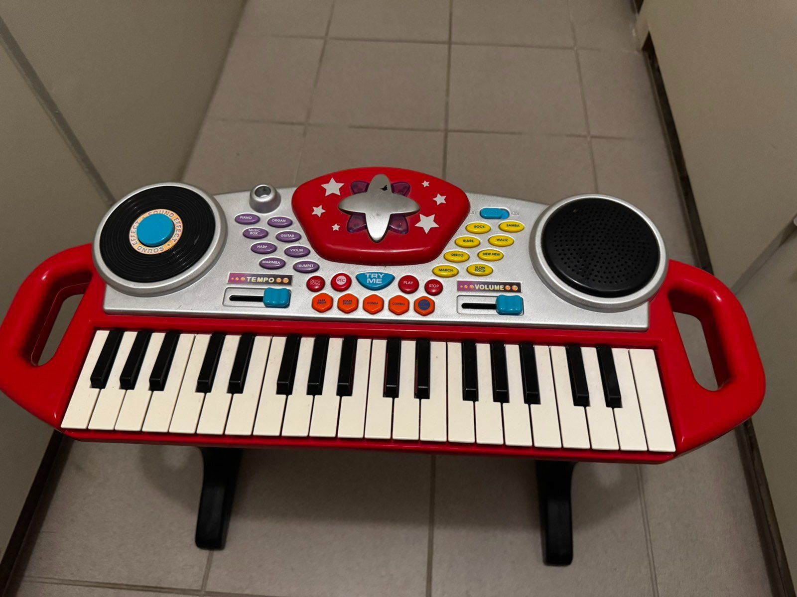 Musikinstrumente: kinder synthesizer – Gebraucht aus Wettingen von ObradovicJelena 2