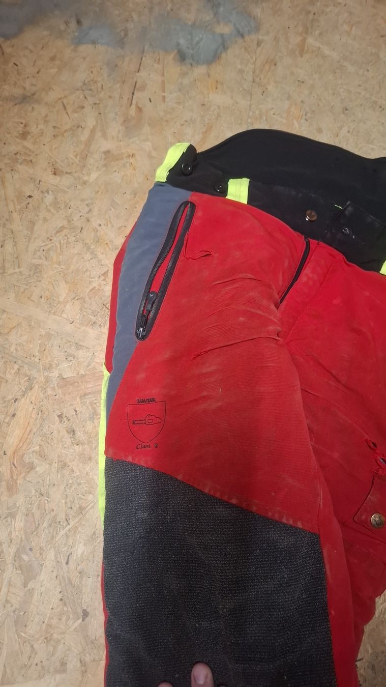 Pantaloni: Forsthose/Schnittschutzhose, Gr. CH 46 – Usato da Altbüron venduto da mar_29mq 2