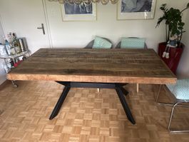 Dining table almost new 