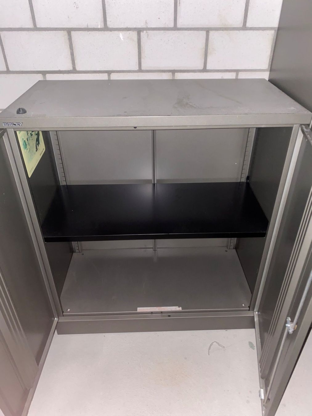 Armoires: Metallschrank – D'occasion à Zürich par val_gjb5 1