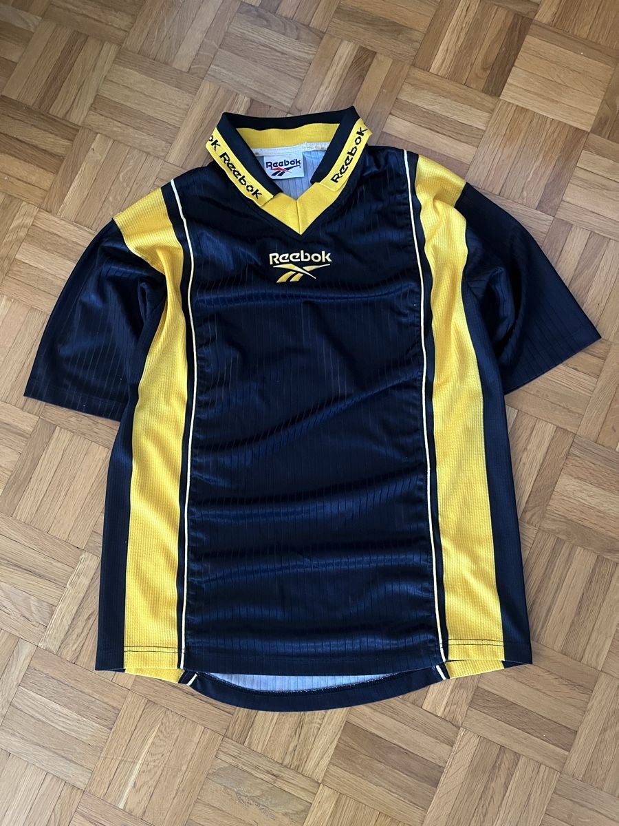 Reebok T-shirt: Vintage Reebok T-shirt – Usato da Zürich venduto da ize_rn9v