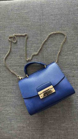 Handtasche Furla blau mit Metallkette neuwertig