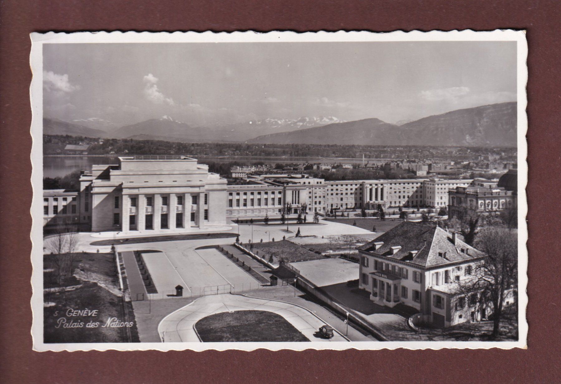 Cartoline postali: GENEVE - Palais des Nations - Feldpost – Usato da Pully venduto da nicecards