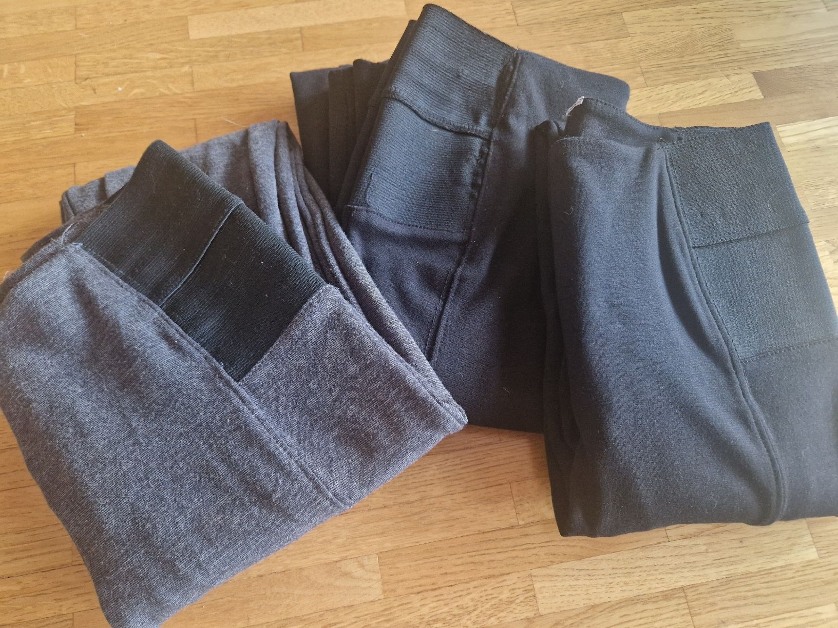 Leggings: 3 leggings gris et noir épais taille S – Usato da Versoix venduto da aline_b