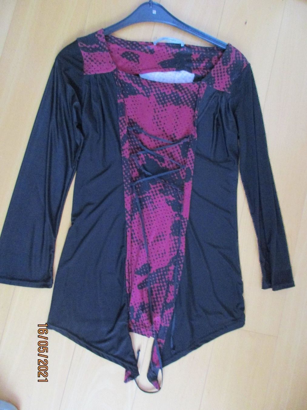 T-shirt: Harriet Girard Shirt wunderschön M – Nuovo (secondo la descrizione) da Ottenbach venduto da Claurin