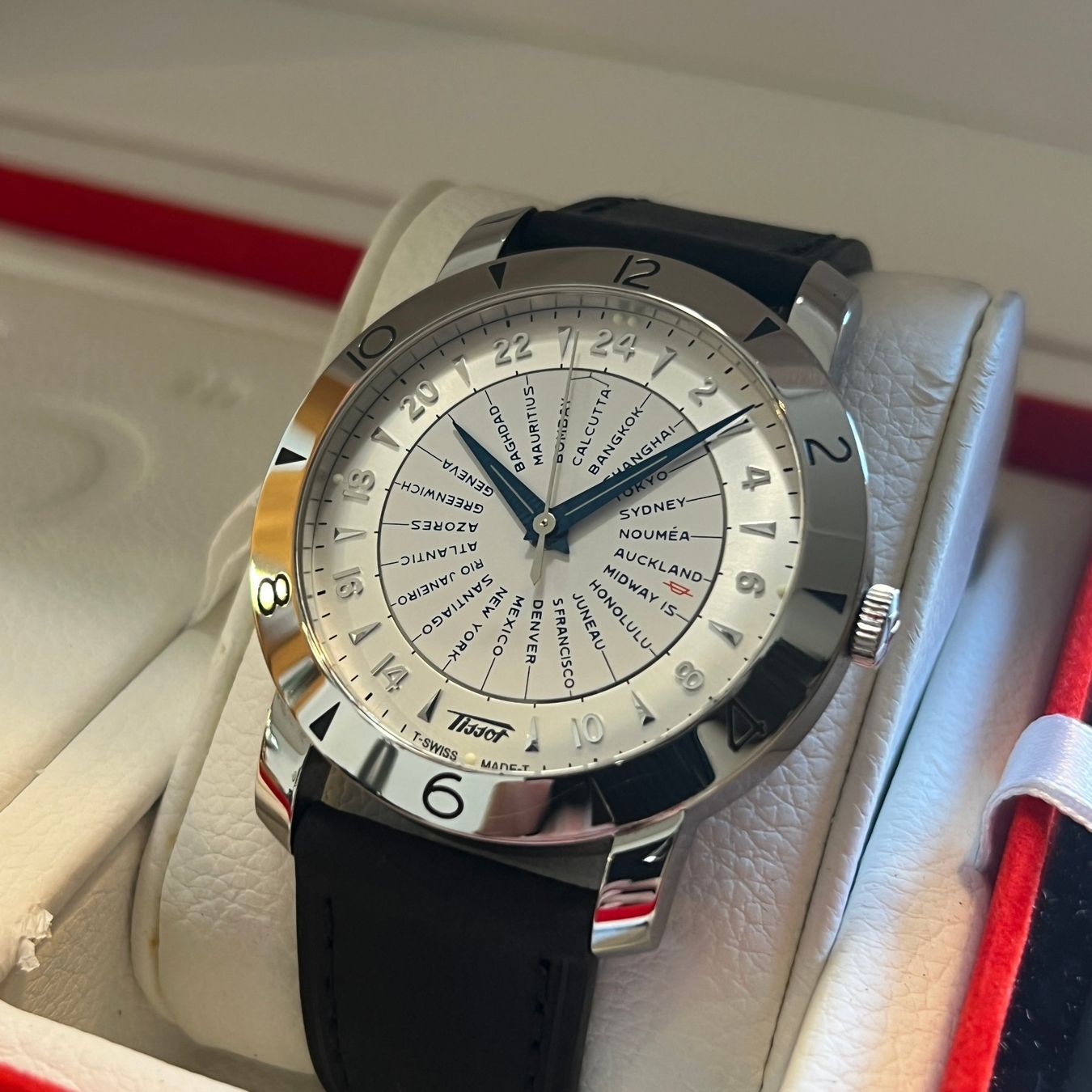 Tissot Montres: FLASH SALE Tissot Heritage Navigator World Timer Full Set – D'occasion à Carouge GE par Watchaser 2