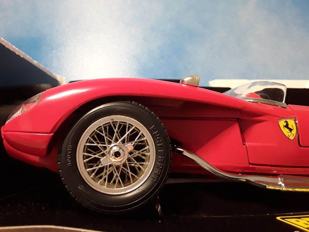 Ferrari 250 Testa Rossa Burago 1/18 – Chromée, Neuve, Maintenant Rare