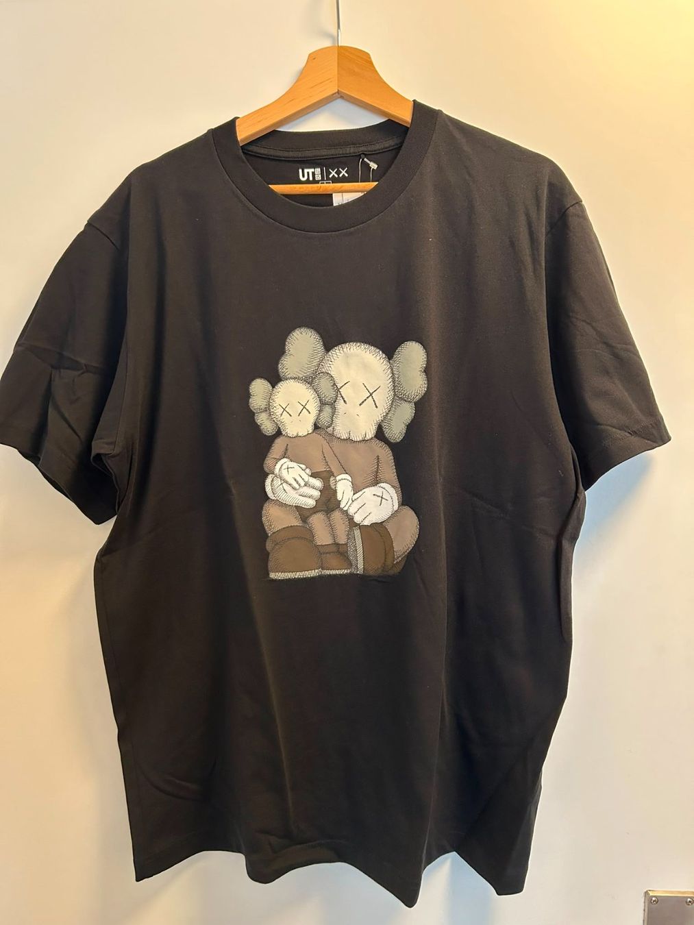 Uniqlo T-shirt: Kaws Uniqlo tshirt – Nuovo (secondo la descrizione) da Zürich venduto da gds90