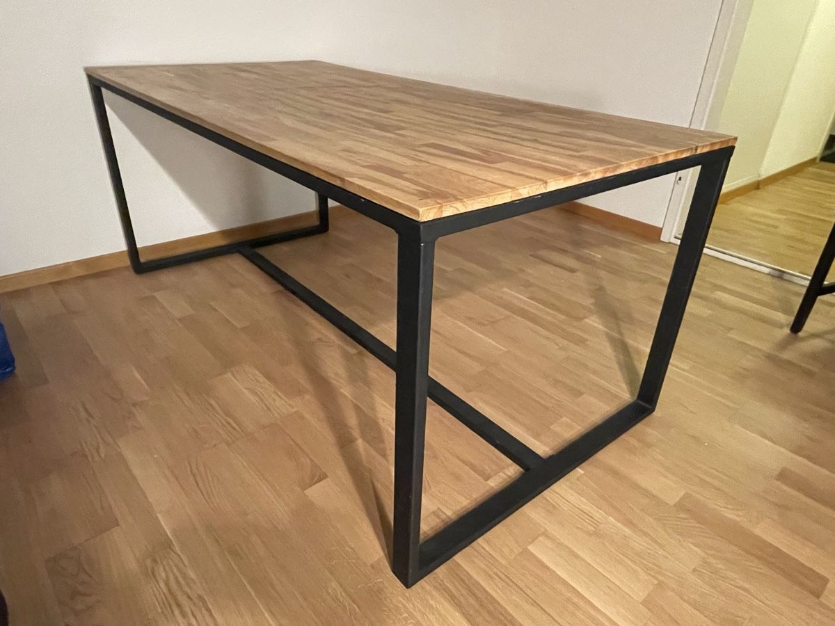 Tavoli: Esstisch aus Eiche mit Metallbeinen von Laredoute – Usato da Zürich venduto da superzapphire