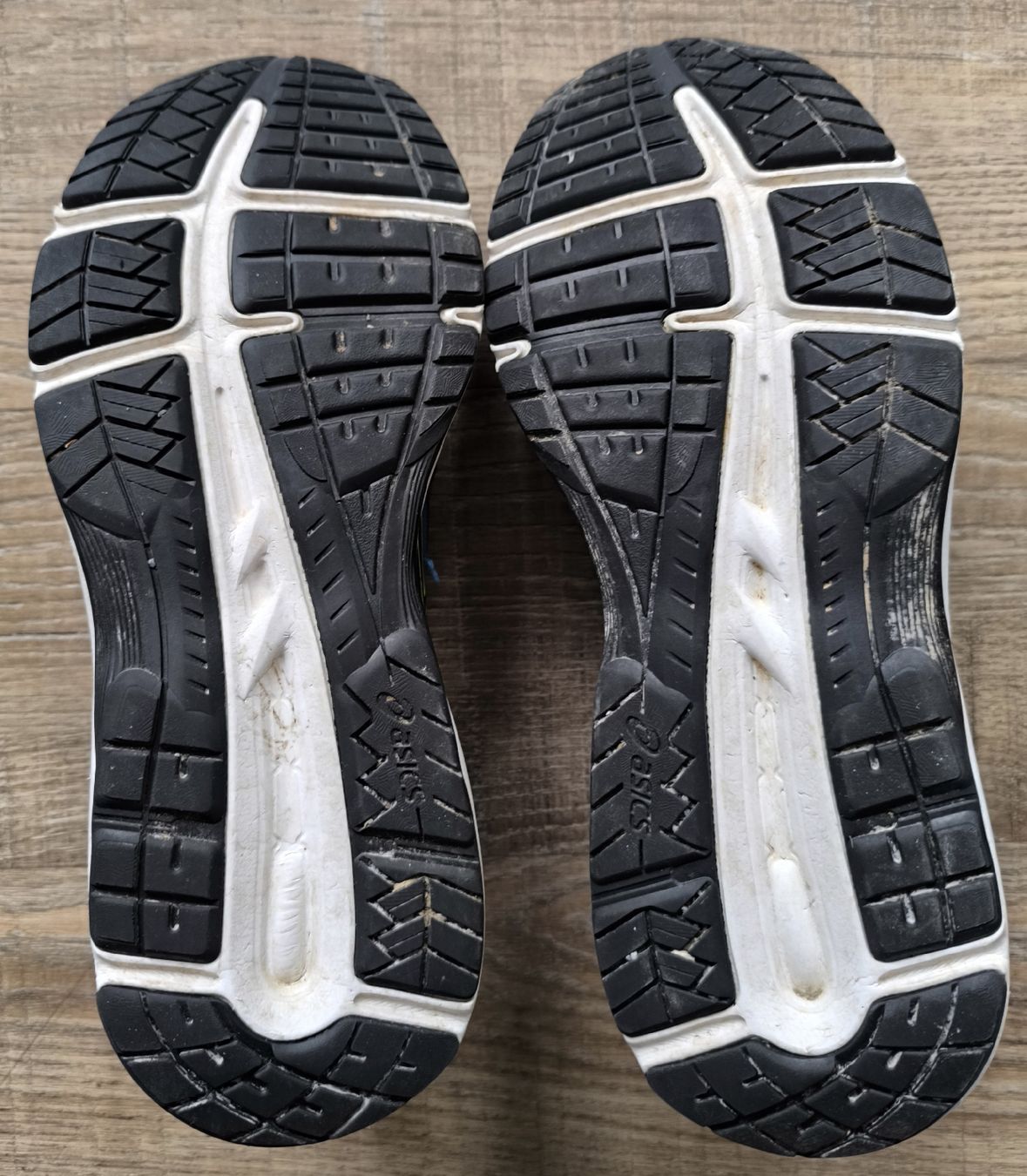 Asics Scarpe per ragazzi: Asic Contend 6 Gr. 40 gut erhalten – Usato da Oberwil-Lieli venduto da Atom17 1