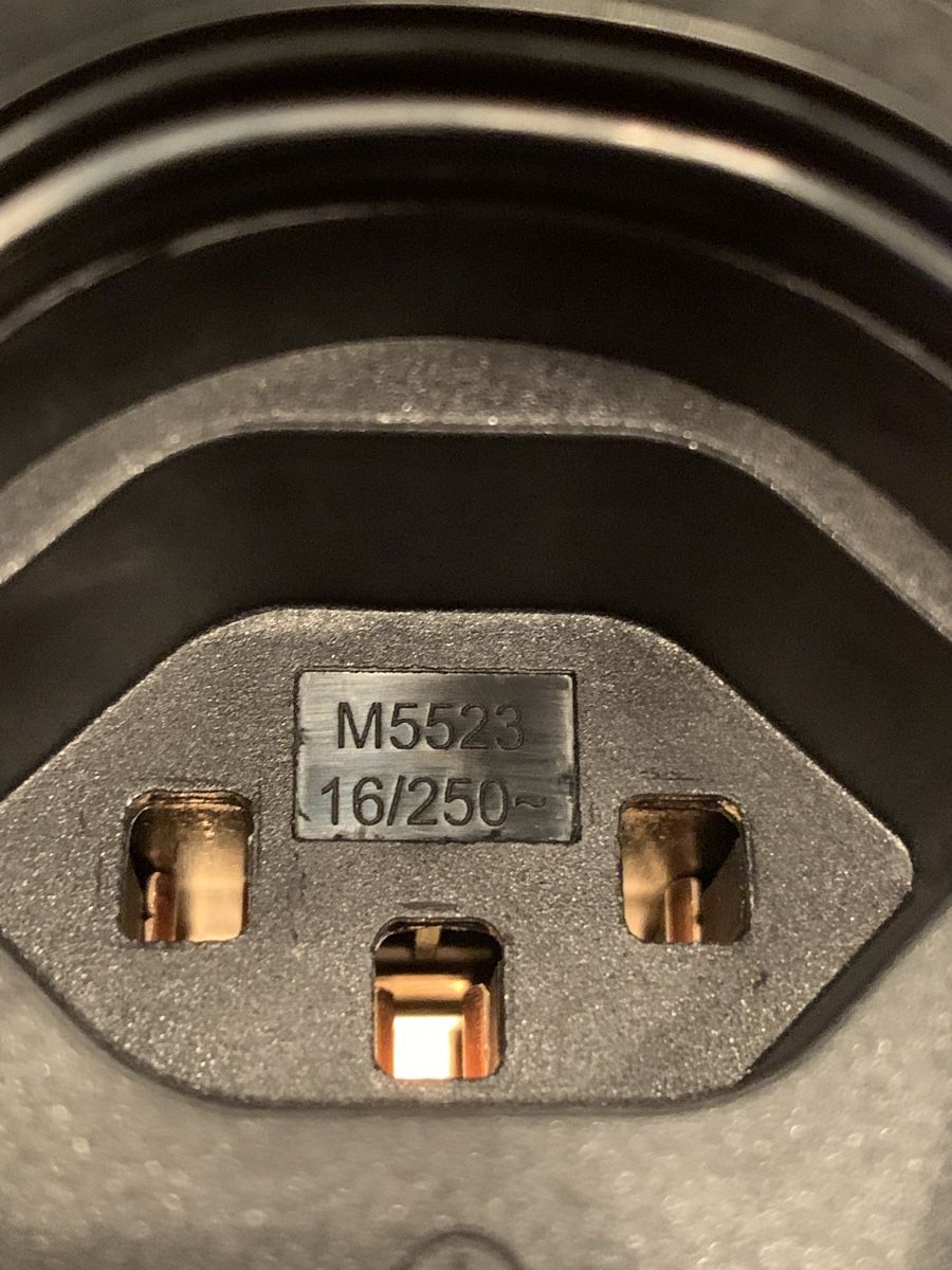 Spine: EB-Steckdose IP55 250V 16A mit Klappe Aussenbereich – Nuovo (secondo la descrizione) da Niederrohrdorf venduto da troch 4