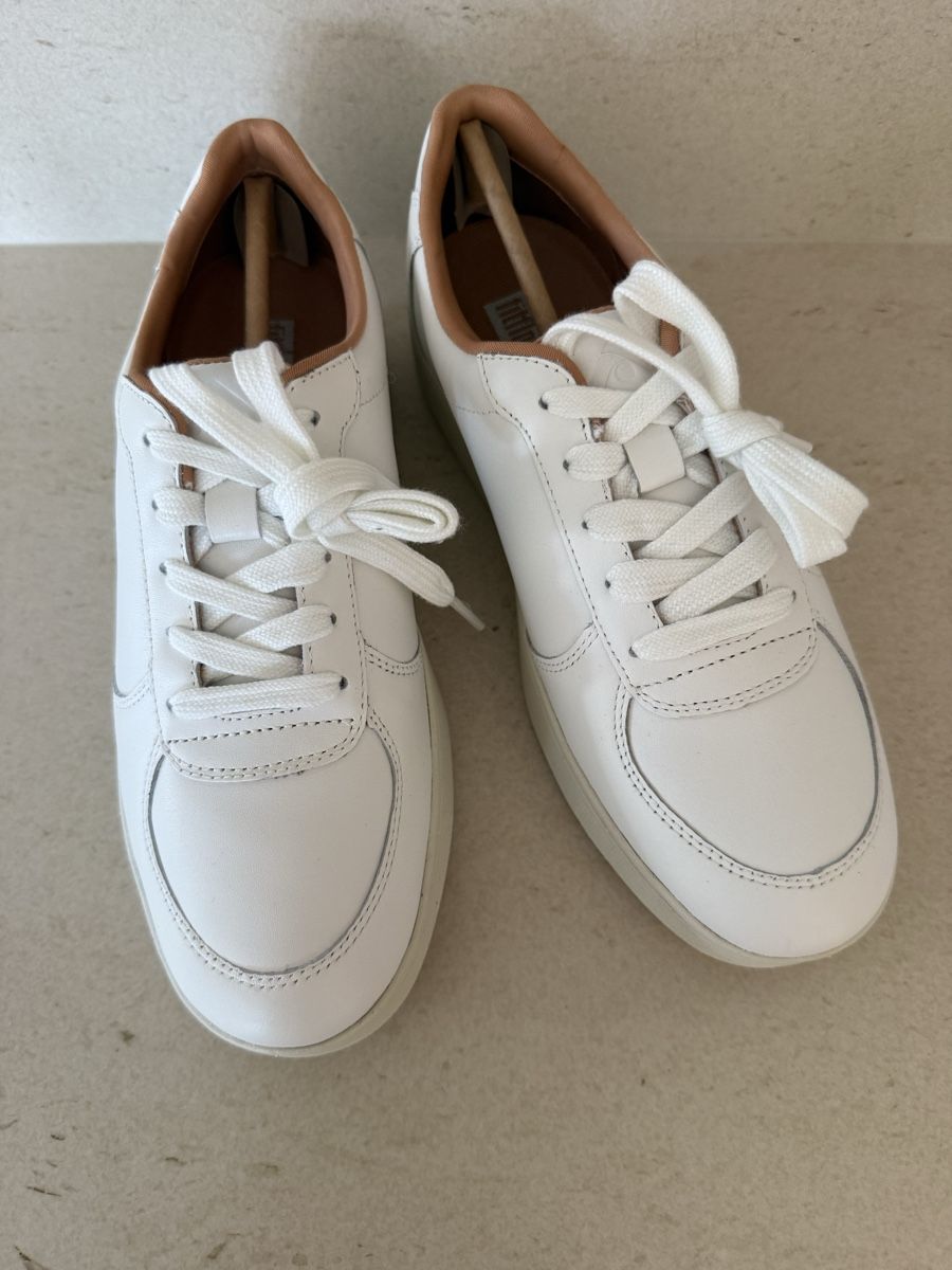Scarpe da donna: Leder Turnschuhe VON FitFlop – Nuovo (secondo la descrizione) da Meilen venduto da Vtamara 2