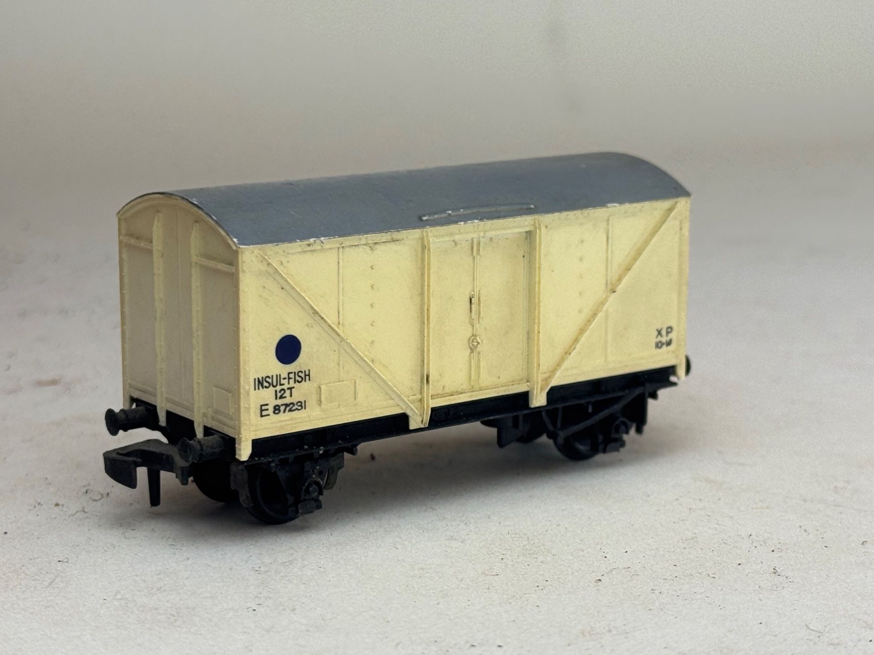 Hornby Modellini di ferrovie: VE1- Hornby gedeckter Wagon weiss – Usato da Elm venduto da Wikmtz