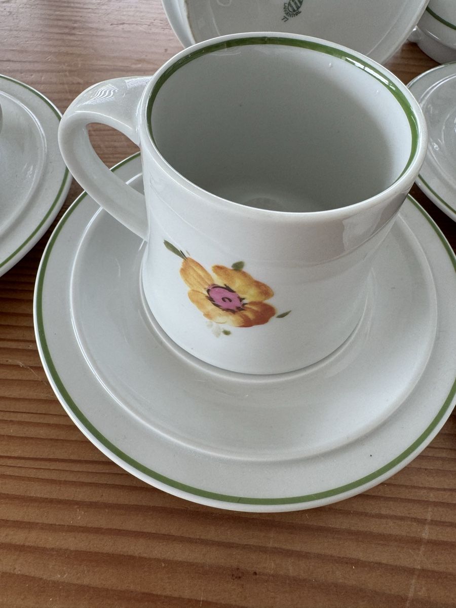 Set di piatti: Retro Kaffeegeschirr mit Blumenmuster , Langenthal  – Usato da Lanzenhäusern venduto da Galaa 6