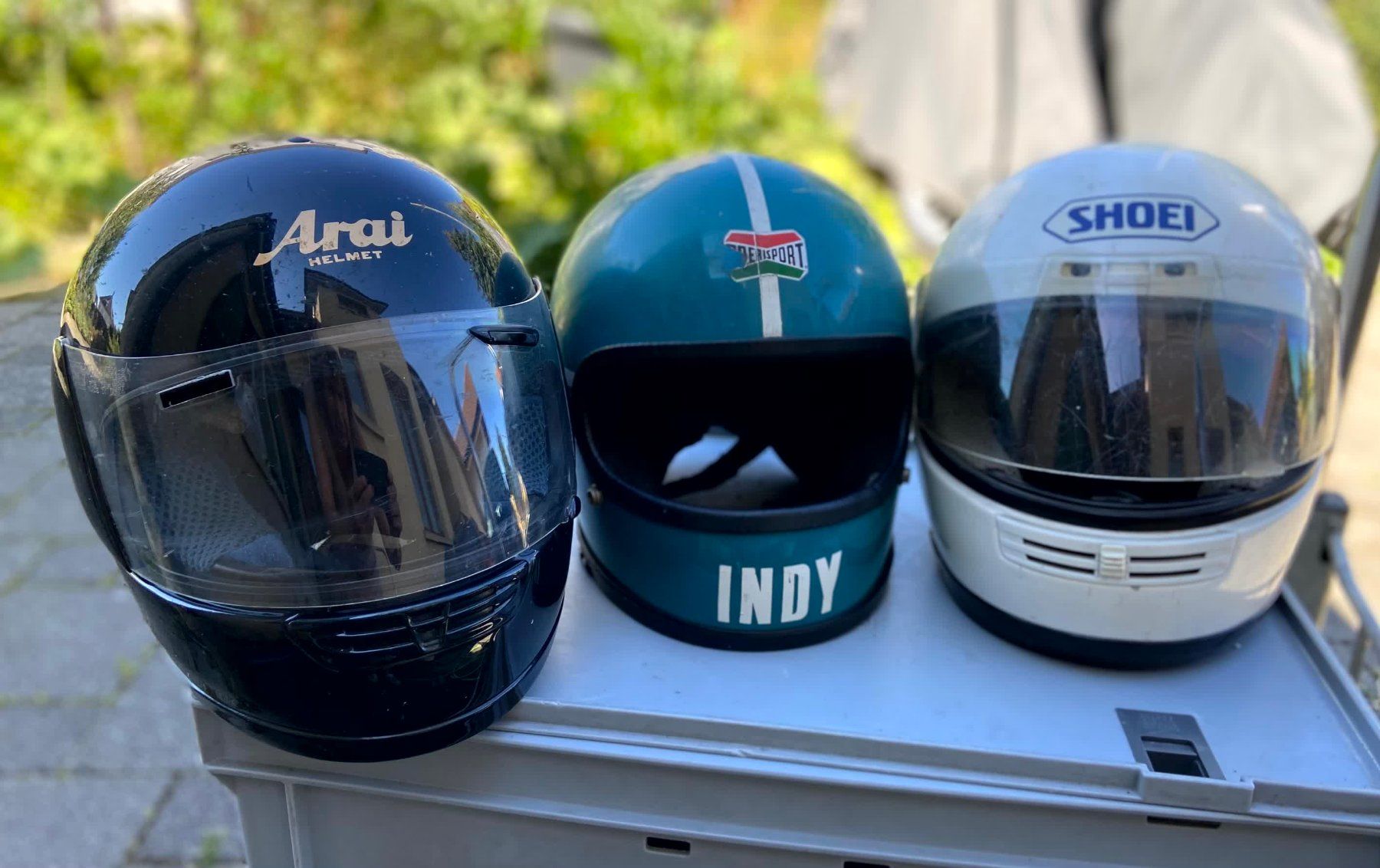 Helme & Visiere: Drei alte Motorrad Helme – Gebraucht aus Reinach AG von e5734h
