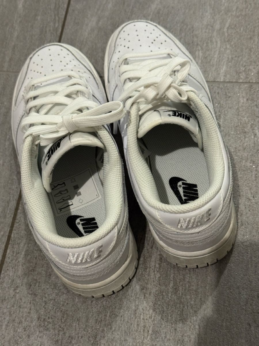 Nike Chaussures femmes: Nike Dunk Low Triple White grösse 37,5 – Neuf (Voir description) à Augst BL par ssharonc 1