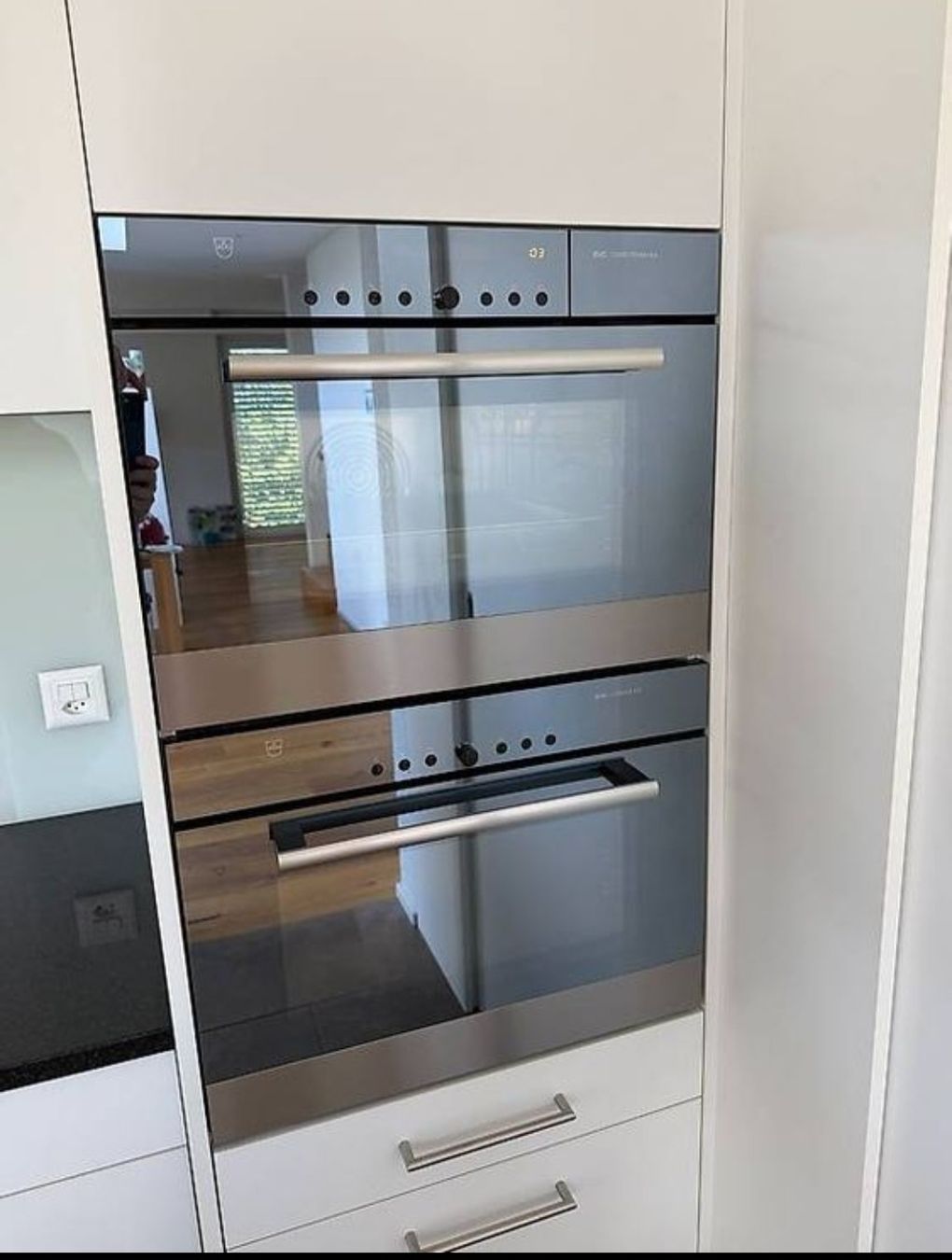 V-Zug Cucine complete: Moderne Schweizer Einbauküche mit hochwertigen Geräten  – Usato da Zunzgen venduto da Fleksi 1