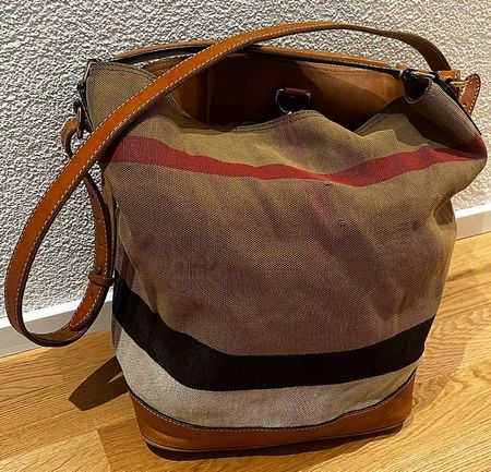 Burberry Canvas Hobo Bag Modell Ashby