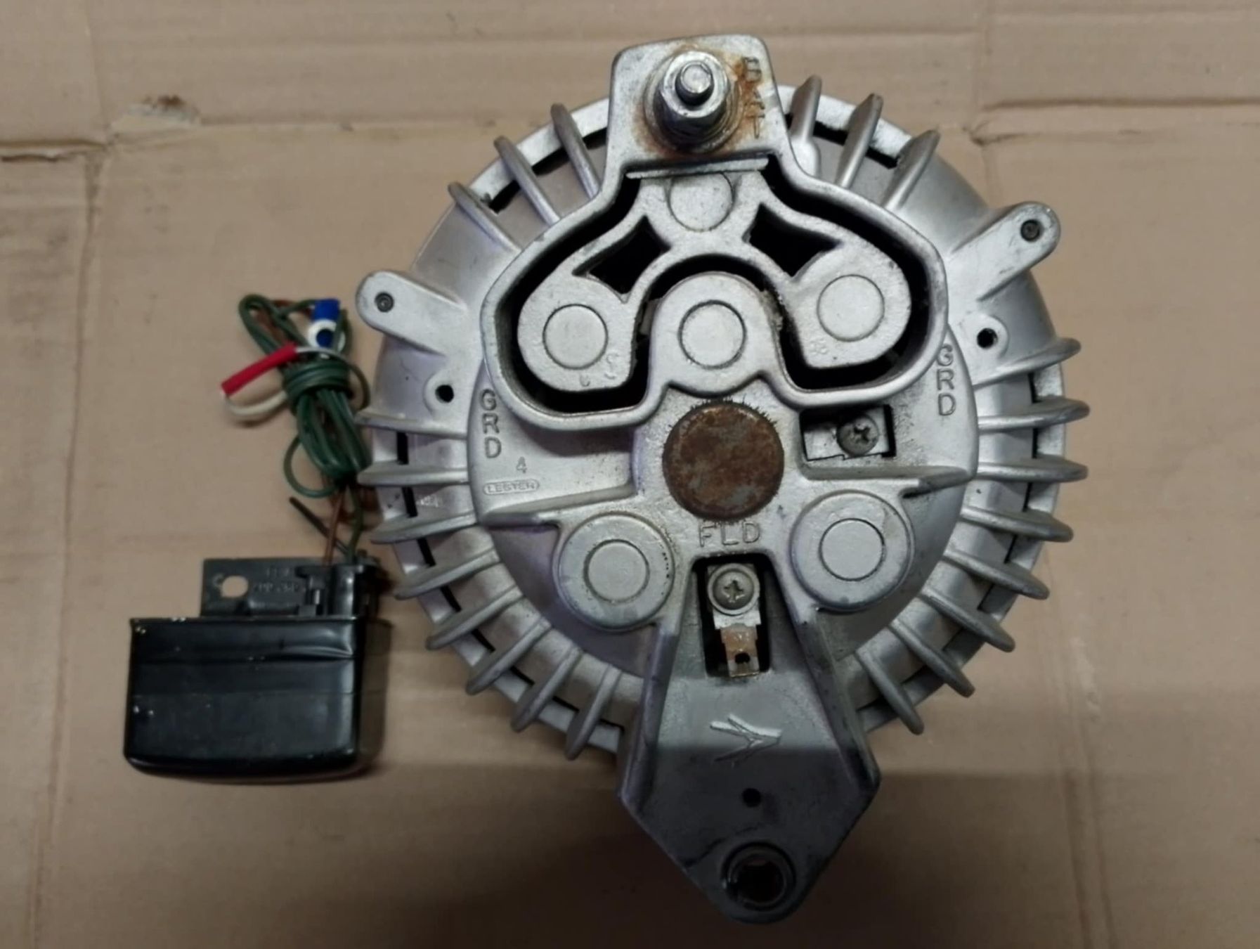 Tutti pezzi di ricambio auto: Chrysler Alternator plus Regler Mopar – Usato da Niedergösgen venduto da usc_tt5r 1