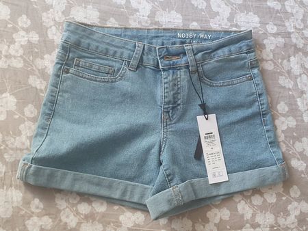 Jeansshorts H&M NOISY MAY hellblau Grösse 36 neu