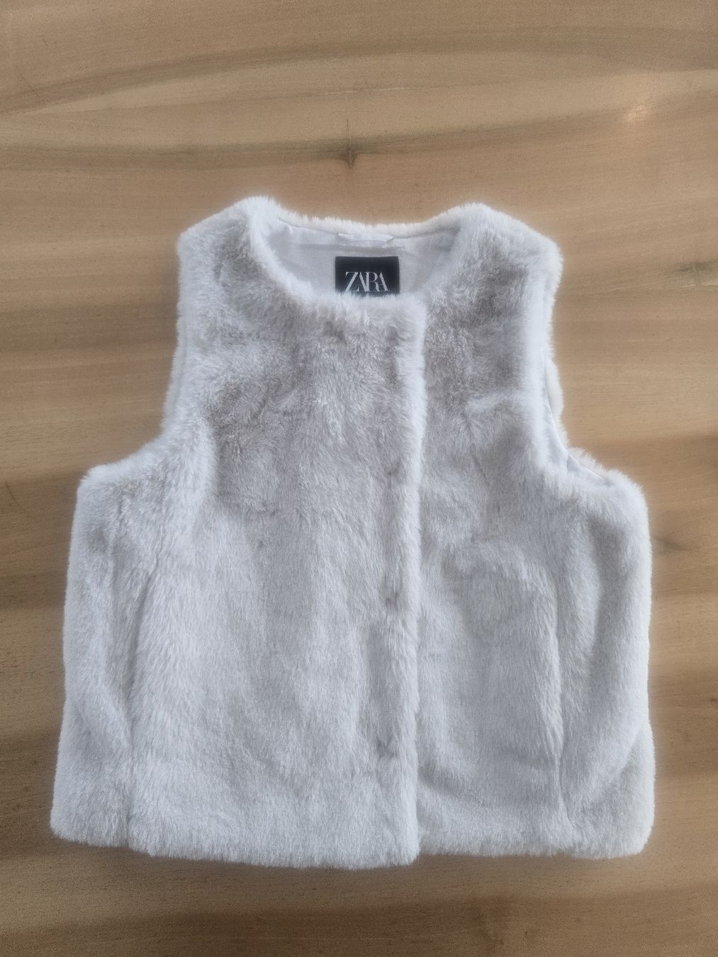 Zara Altro abbigliamento per bambina: Zara Kunstfell Weste Gr.130 – Nuovo (secondo la descrizione) da Rorschacherberg venduto da Olgamedved