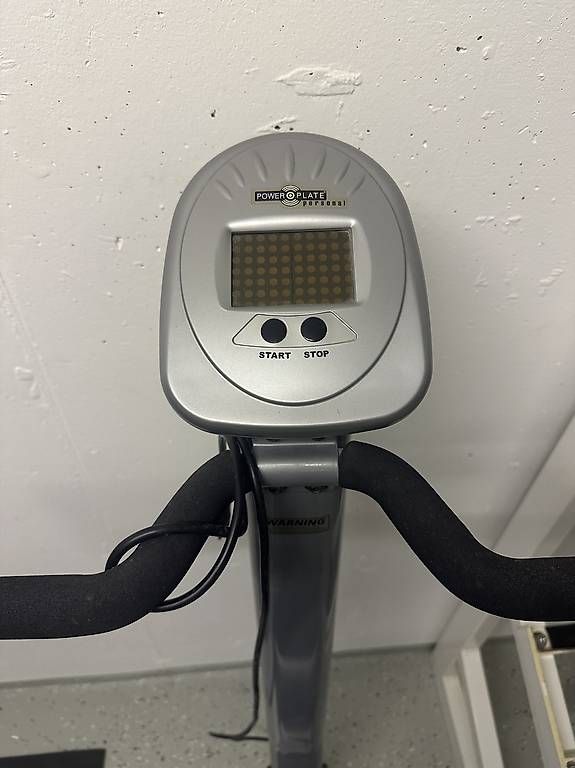 Power Plate Vélos d'appartement: Power Plate – D'occasion à Jona par mike1796 1