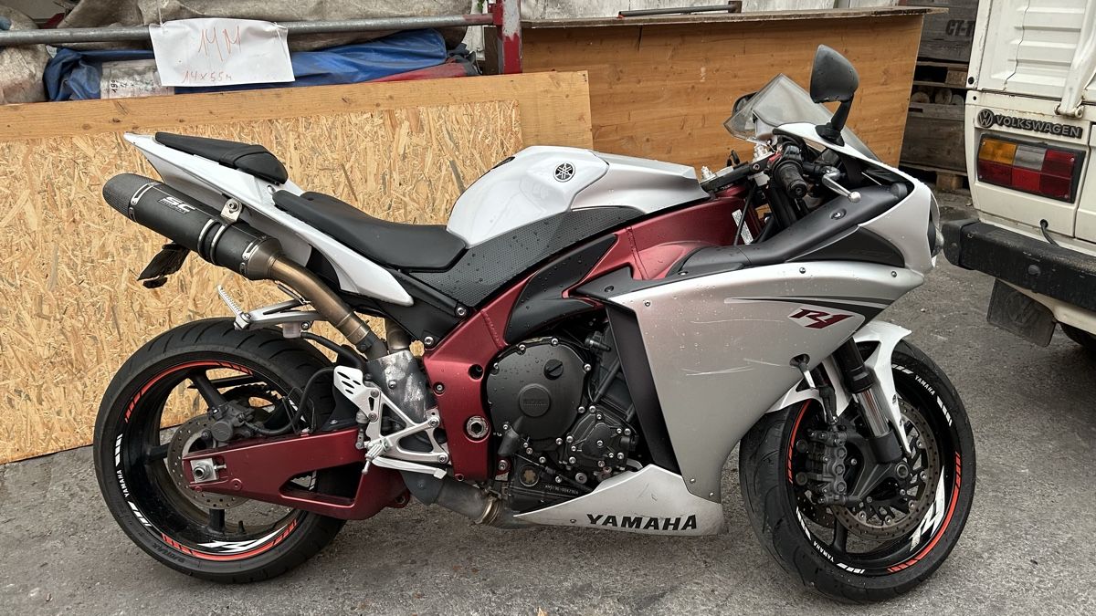 Yamaha Strada: Yamaha R1 cross plane – Usato da Etoy venduto da ahm_pv5k