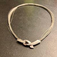 Elegante Halskette mit Strass-Details