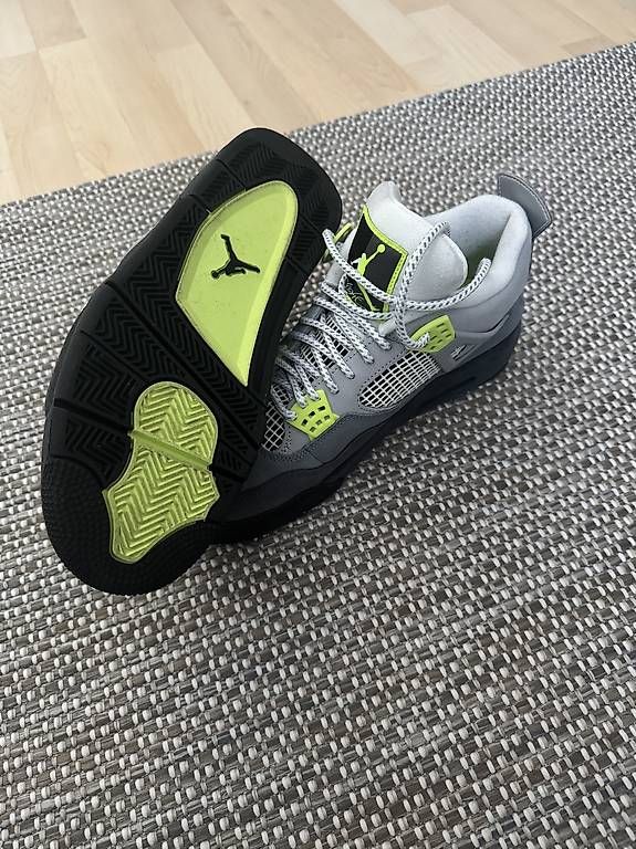 Jordan Herrenschuhe: Jordan 4 Retro SE 95 Neon / US 9 – Gebraucht aus Salmsach von mar_xrh5 1
