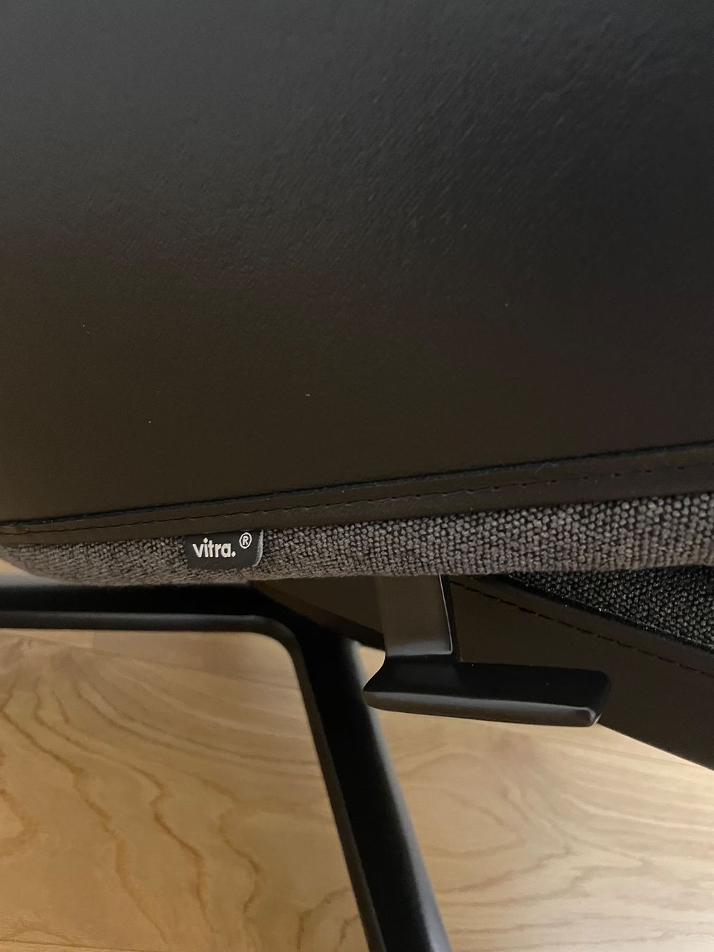 Vitra Sessel: VITRA Grand Relax Sessel mit Ottoman – Gebraucht aus Bern von jul_hvd5 6