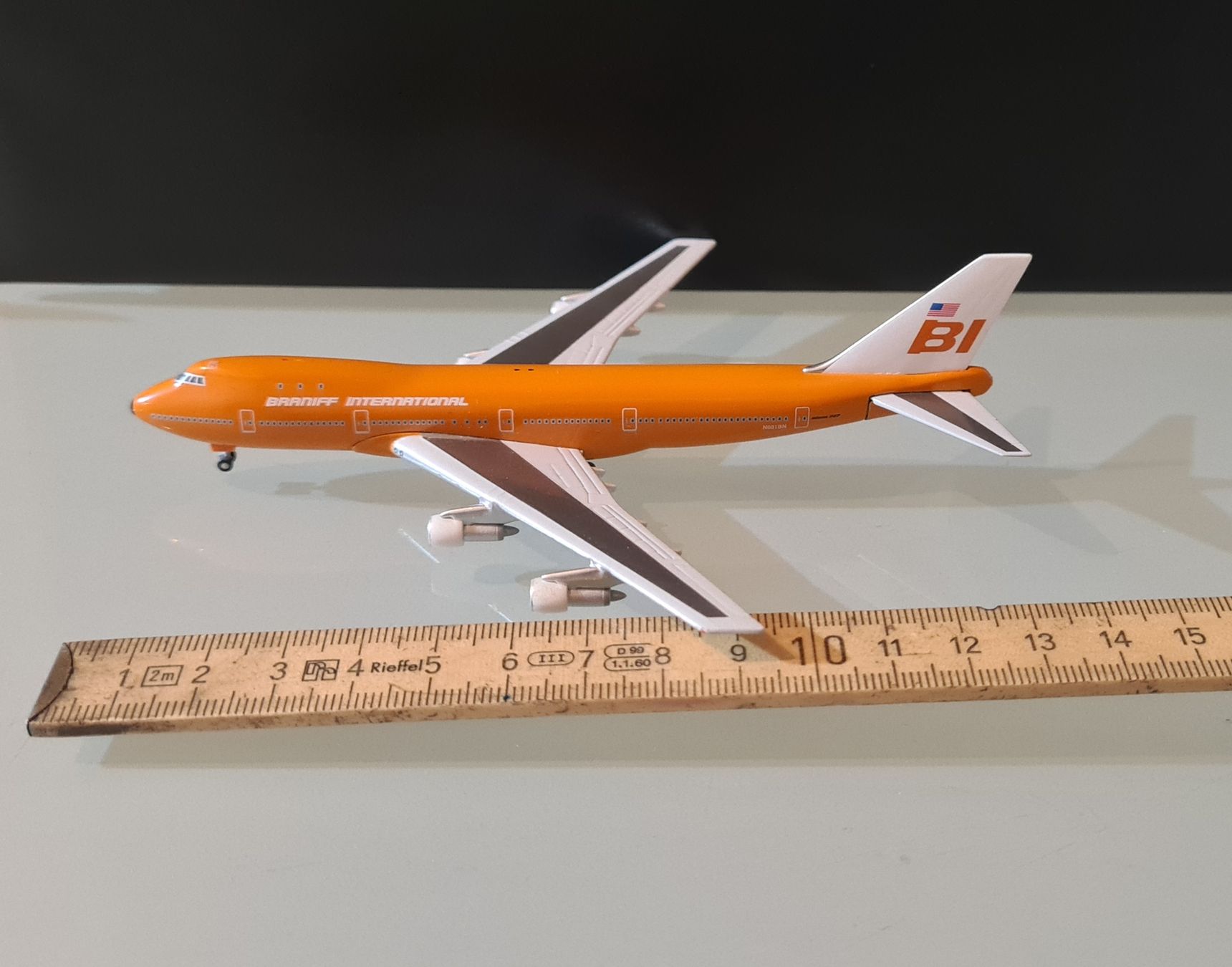 Schuco Kit di modellismo & Modellini statici: Schuco Braniff International 1:500 – Usato da Uetendorf venduto da myhome12 3