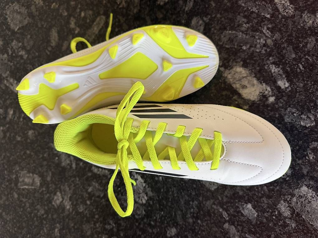 Herrenschuhe: Neue Adidas Schuhe – Neu und originalverpackt aus Hersiwil von Sheila1986 3