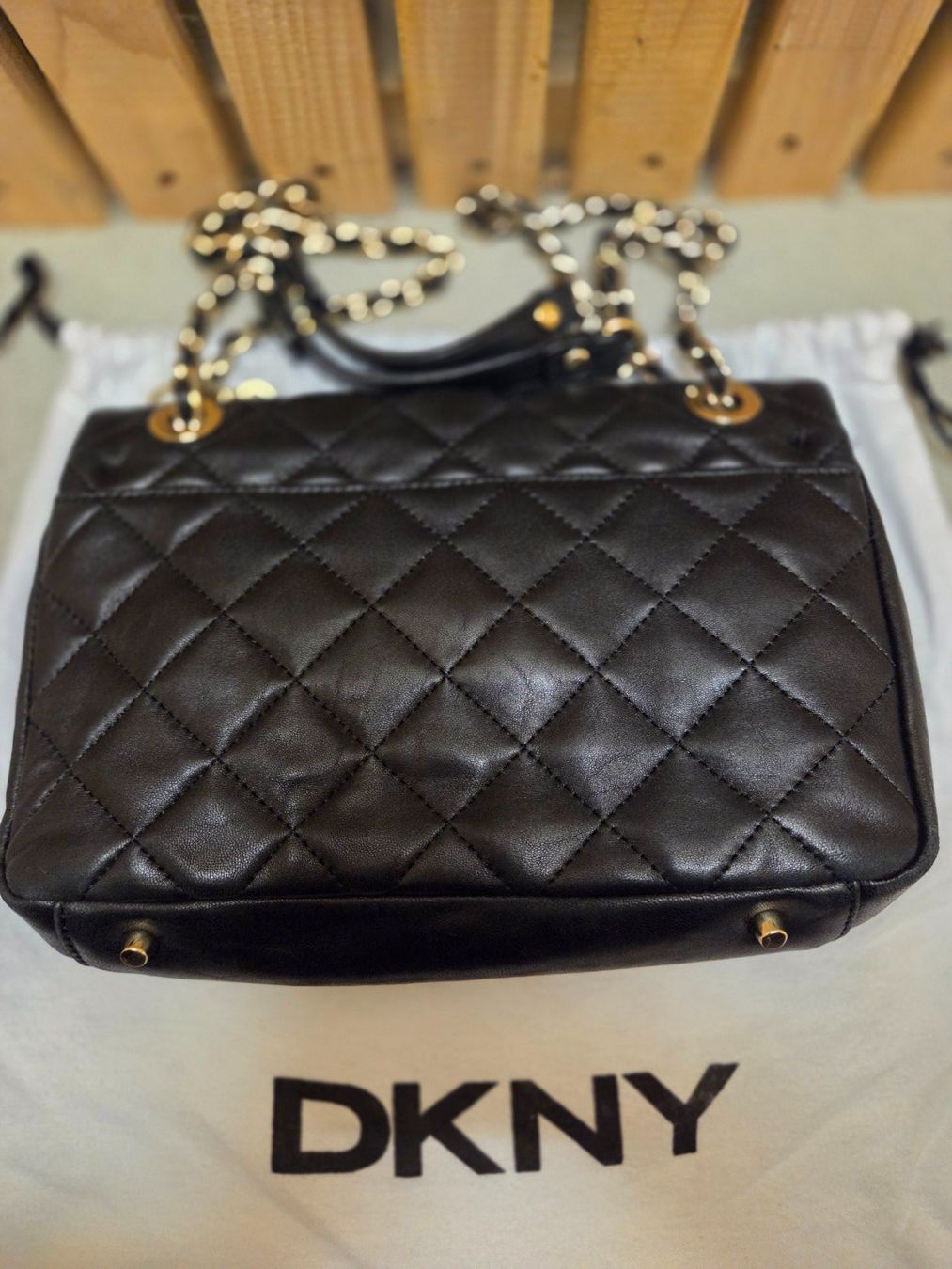 DKNY Taschen für Damen: DKNY Lederhandtasche mit Portemonnaie – Gebraucht aus Emmen von GrabandGo 4