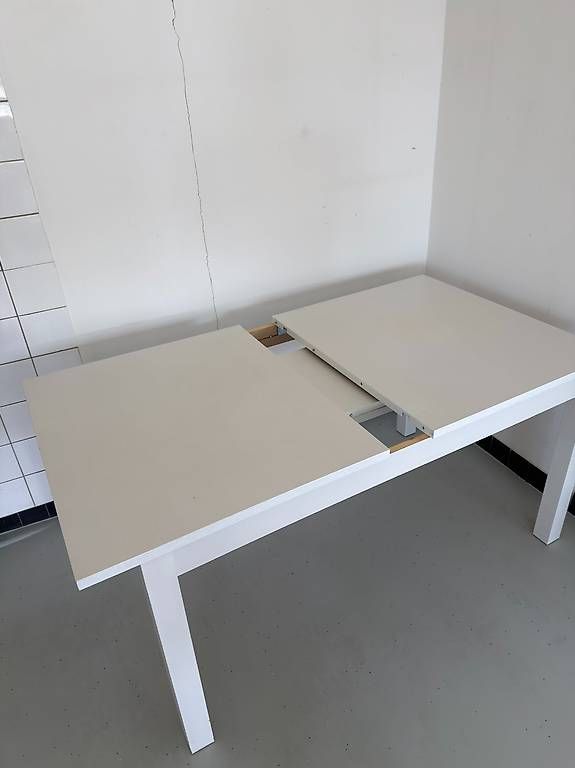Ikea Tavoli: Table à  rallonge Ikea, 140/196x85 – Usato da Le Lignon venduto da EAS 3