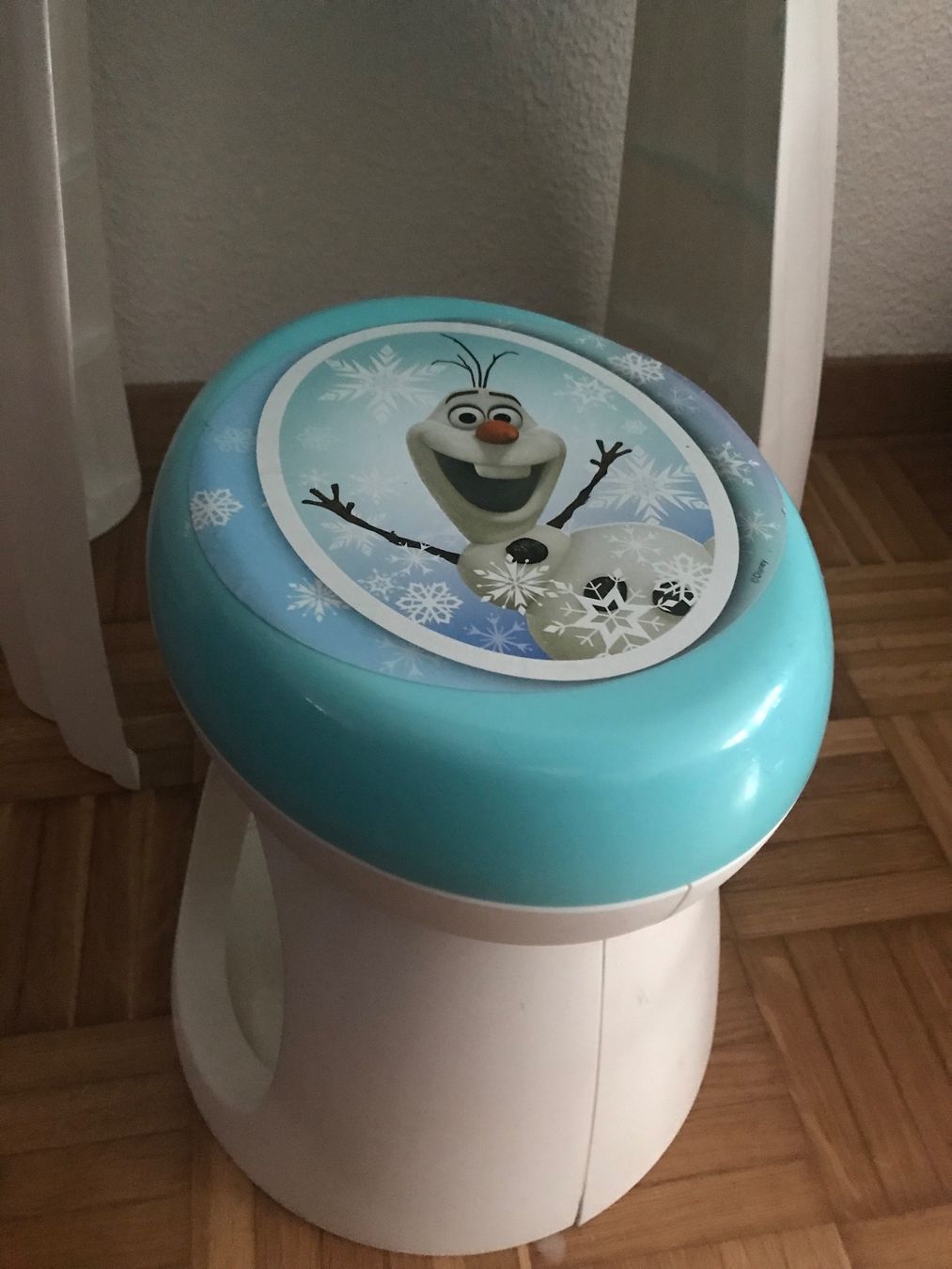Schminktische: Kinder Schminktisch Frozen Elsa mit Hocker – Gebraucht aus Emmenbrücke von Hathor123 4